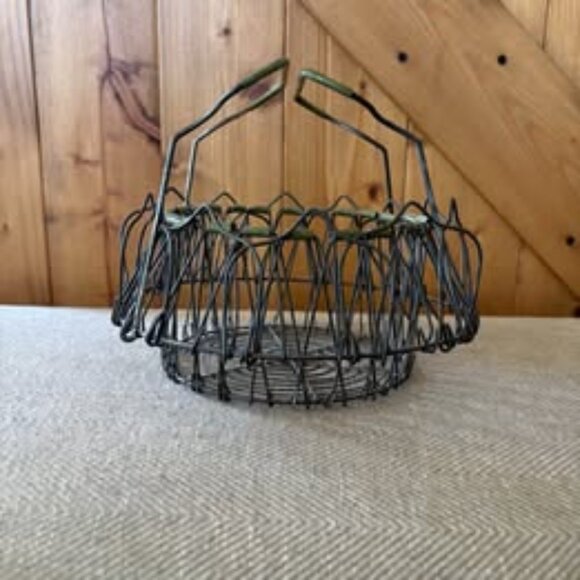 Vintage Farmhouse Collapsilbe Wire Egg Basket with Green Trim - Picture 1 of 10